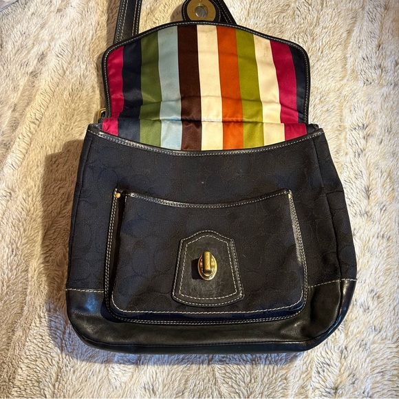 Legacy crossbody Black. Signature c canvas and leather - Picture 8 of 11